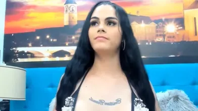 Stunningly Bare-chested Shemale Flapping Her Huge Cock