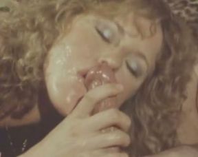 Slutty blondie gives deep throat cock suck to her kinky dawg