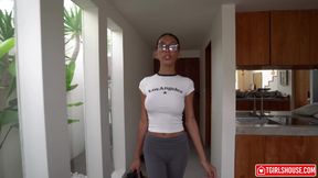 Helping My Trans Stepsister Taking Nude Pictures For Her Boyfriend - TGIRLS HOUSE