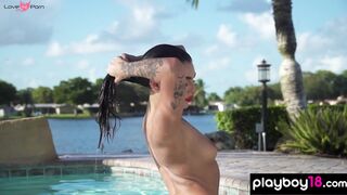 Smokin' Hot Bombshell Strips Down to Show Off Her Perfect Body
