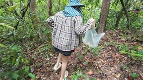 Thai beauty shows off skills in deep forest