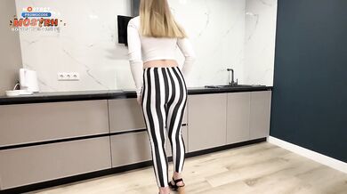 "What's That On Your Butt?"-Step Mommy doesn't let her stepson get bored,he fuck her