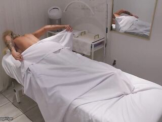Fitness Model Massage Client Returns for Some other Session