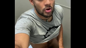 Foda no banheiro publico, um entra e sai do box , machos saciados - 01