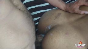 um casal de amigo pauzudos, me convidou pra dividir o marido, e acabamos fazendo um troca-troca de leitada no rabo. ( 1°parte)