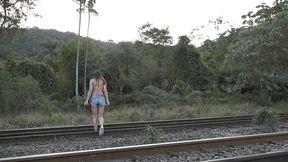 uma novinha fudendo nos trilhos do trem - amanda borges