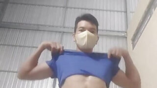 Hai thiếu niên châu Á đồng tính tự quay phim đang thủ dâm với dương vật to và quan hệ tình dục qua đường hậu môn.