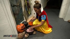 Pissed Off Pees In The Halloween Candy - Snow White, Nicole Rey And Bo Tingley