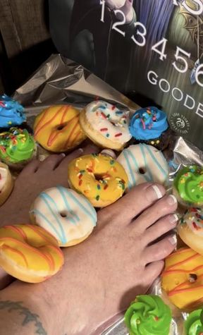 OVER 4 MINUTES of my SEXY FEET and sweet treats 🧁🍩😋