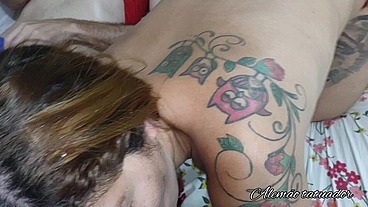A famosa bombeira Dai Da Praia do casal da praia faz uma live hot pagamento do restauraramento da sua tattoo no xerecard, Alemão Tatuador e Paulinho da Praia Grande