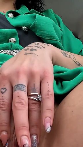 Italian Girl Gets Her Pussy Licked Well in Camporella and Gives a Blowjob