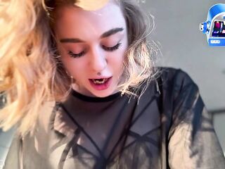 A fascinating Russian gal offered her twat previous to breakfast