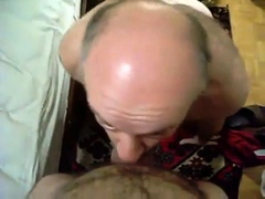 Maduro se deja follar a pelo por un oso amateur