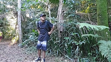 FUDENDO A PUTINHA NO MEIO DO MATO. - COMPLETO