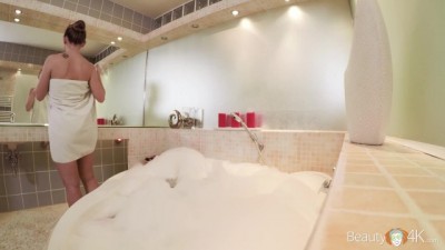 Steamy Bath Hookup After a Cheeky Joke