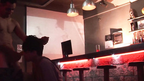 ”Smooth body twink blows massive daddy prick & takes it bareback”