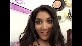 Leah Jaye Loves Being Teased And Pleased