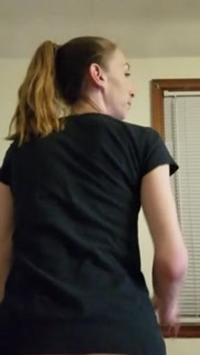 CUTE NEIGHBOR GIRL💗 COMES OVER FOR A CIGARETTE🚬🚬🚬 AND BOUNCES ON YOUR HUGE DICK🍆