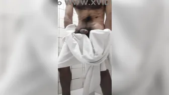 Hung Solo Stud Jerks His Thick Cock in Amateur Video