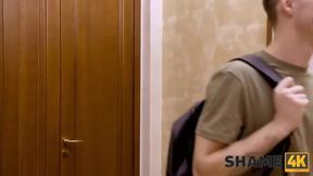 Tommy Gold's Steamy Encounter with Angela: A Kitchen Adventure with a Tempting Mature Beauty