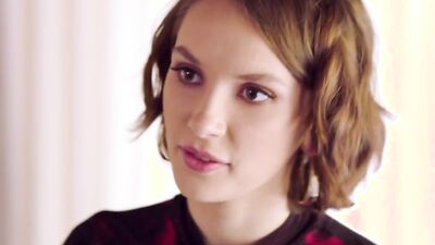 Jewels Jade is wrapping her ass around lad's dick inside the gym