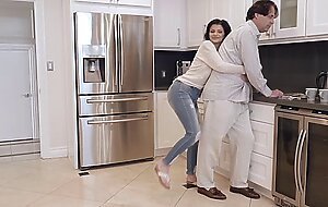 Joslyn's secret shower, Justin Hunt, Joslyn James