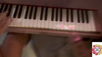 NOEMI CHIAMA BLONDE CHIAMA L' IDRAULICO