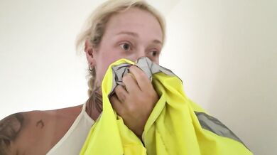 Stranger gives builder obsessed nympho his vest & she takes it home to CUM with!!