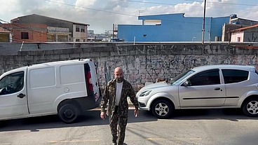 Cheguei do quartel e a safada estava preparando almoço,dei pau na bucetinha dela