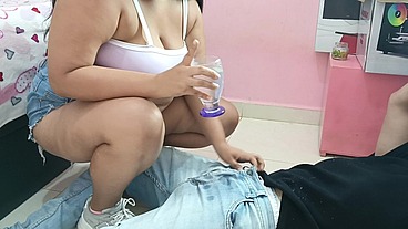Sexo con el técnico del internet sin que él se lo espere