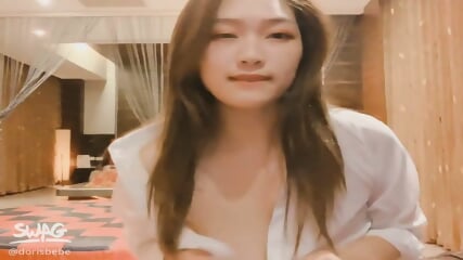 Busty Dorisbebe stripping