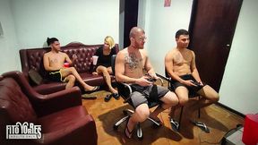 jogando videogame com os amigos - resenha do carmona