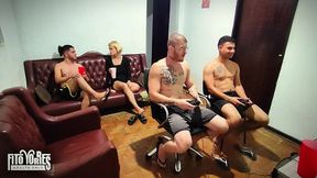 jogando videogame com os amigos - resenha do carmona