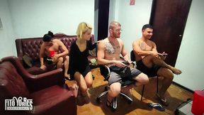 jogando videogame com os amigos - resenha do carmona