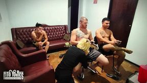 jogando videogame com os amigos - resenha do carmona