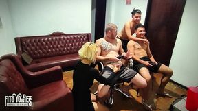 jogando videogame com os amigos - resenha do carmona