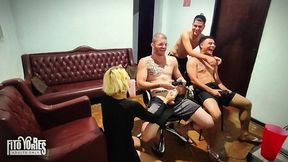 jogando videogame com os amigos - resenha do carmona