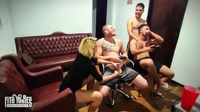 jogando videogame com os amigos - resenha do carmona