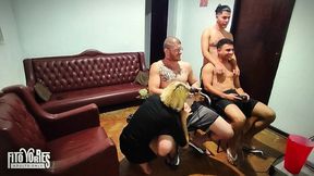 jogando videogame com os amigos - resenha do carmona
