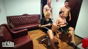 jogando videogame com os amigos - resenha do carmona