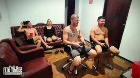 jogando videogame com os amigos - resenha do carmona