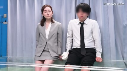 Minami Umeda Mirror Van A Boss And Subordinate Are Alone In A Mobile Mixed-Bathroom Hot Spring The Subordinates Dick Is Astoundingly Erect At Over 120% When The Wet-Haired Female Boss Seduces Him, Completely