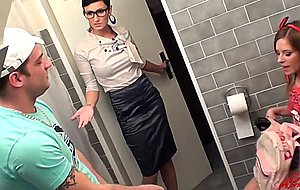 Piss and fist play in the bathroom