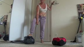 Pulling out and winding the vacuum cleaner cord 4