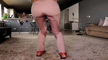 Jade Janzten locked belt and pissing herself