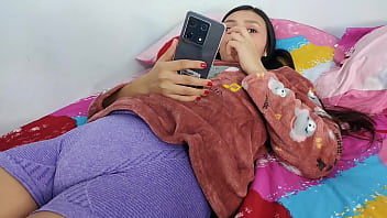 Rosibel, the stepdaughter most desired by her stepfather, takes off the condom so that it ends up inside her pussy