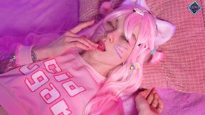The kitty feels horny and plays with her wet mouth. Karneli Bandi