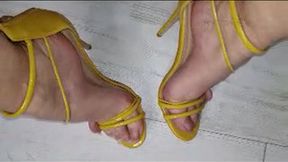 Long Toenails Yellow Heels(small version)
