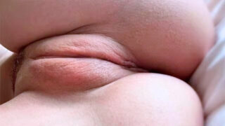 สาวอวบสมัครเล่นที่ช่องคลอดและก้นเปียกโชกถูกกระแทกอย่างรุนแรงในมุมมองบุคคลที่หนึ่ง