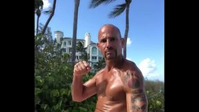 MAXXX LOADZ THE BEACHBODY PORNSTAR FLEXING AT THE BEACH